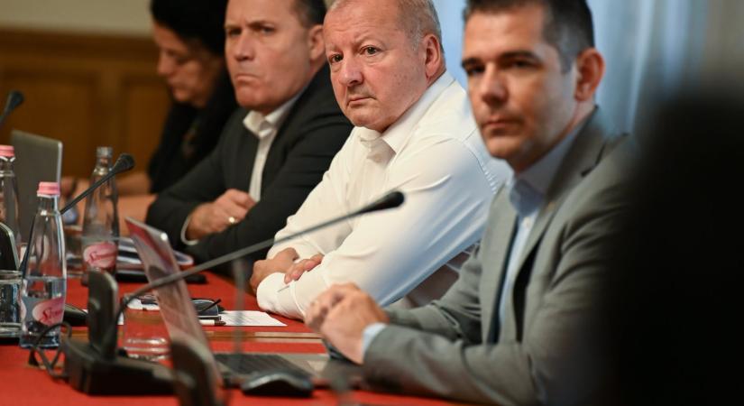 Simicskó István: Nem támogatjuk a TEK és az Országgyűlési Őrség beolvasztását