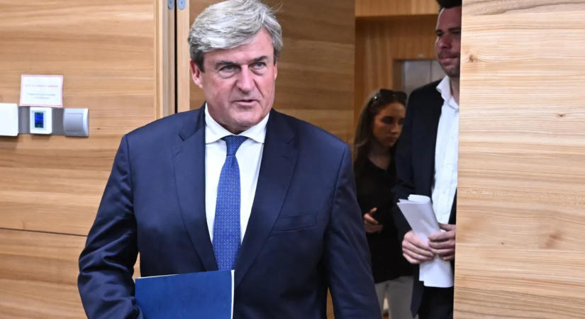 Baj történt, csak sodródott a Dunán Kapitány Istvánék csónakja