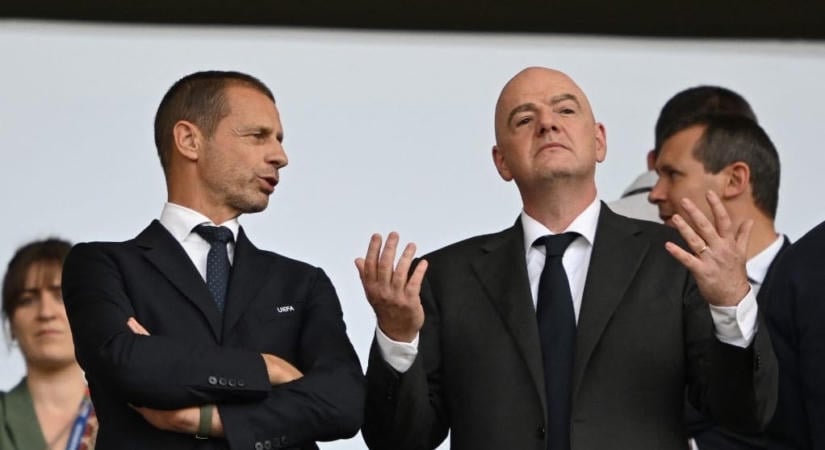 Dollármilliók kifizetésére szólították fel a FIFA-elnököt