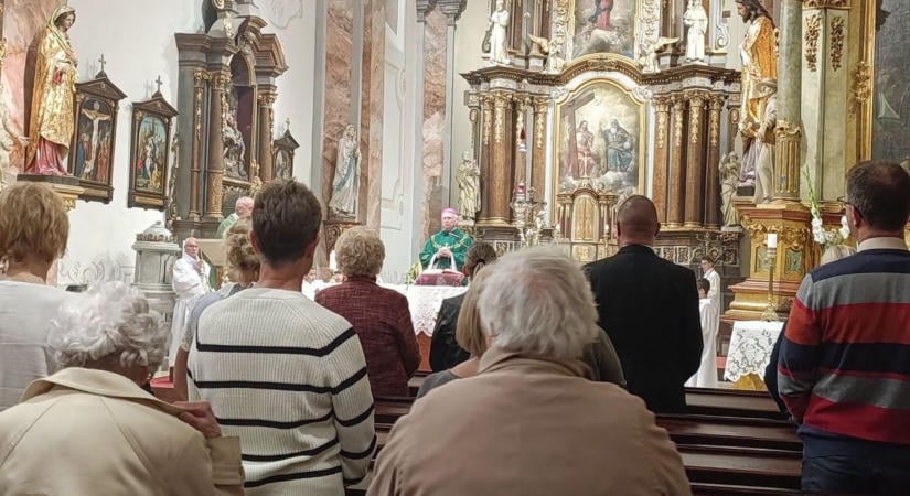 Megvilágosodott a szentély, újra ragyog a szolnoki templom apszisa