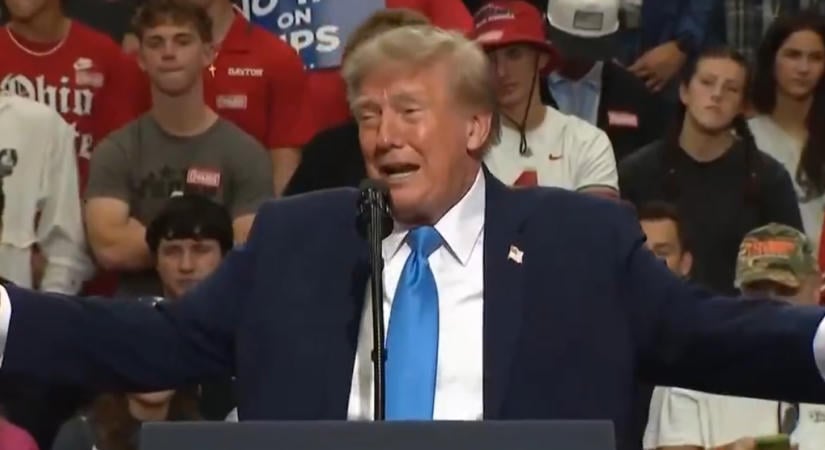 Így melegített egy kis tánccal Trump a beszéde előtt