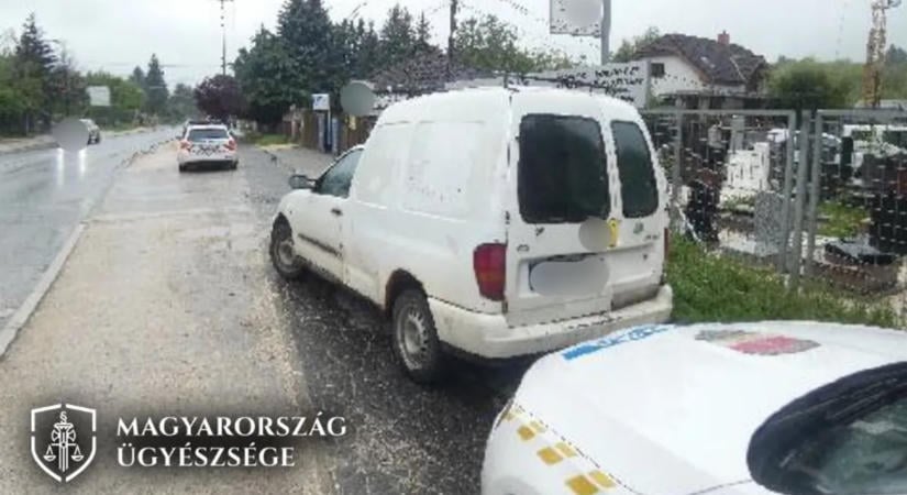 Leköpte, majd autójával nekiment egy nő kocsijának a bedrogozott sofőr