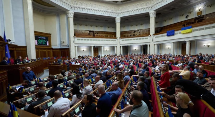 Az ukrán parlament elfogadta a nemzeti kisebbségek nyelvén folyó oktatásról szóló törvénymódosítást