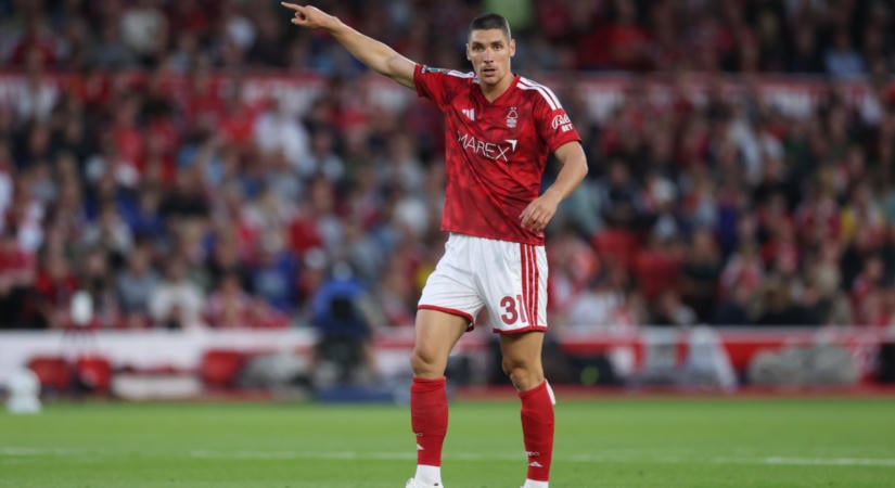Az AC Milan a Nottingham Forest 28 éves szerb védőjével erősítene télen