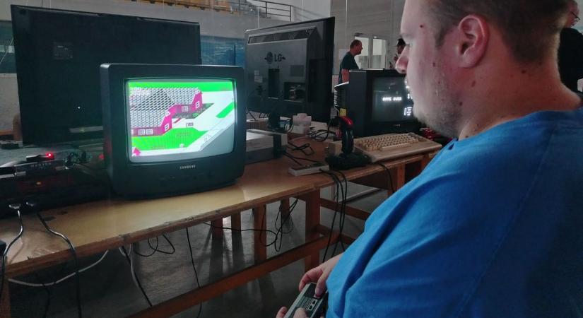 Beszélő autó és az első Commodore – Ilyen a retró számítógépes buli Ajkán ( fotók, videó)