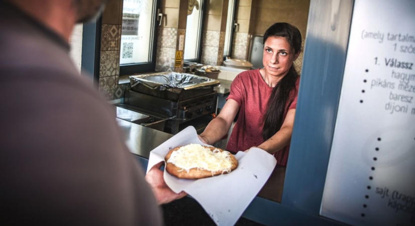 Megvan a balatoni lángos titka – ezt a családi fortélyt érdemes otthon is kipróbálni