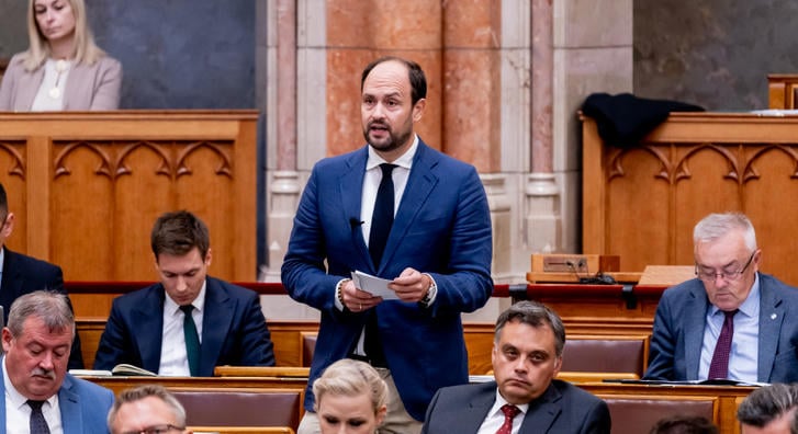 „Isten éltesse az angol királyt és a két magyar lovat” – napirenden a lódiplomáciai ügy