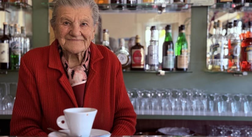 102 éves hölgy a világ legidősebb baristája