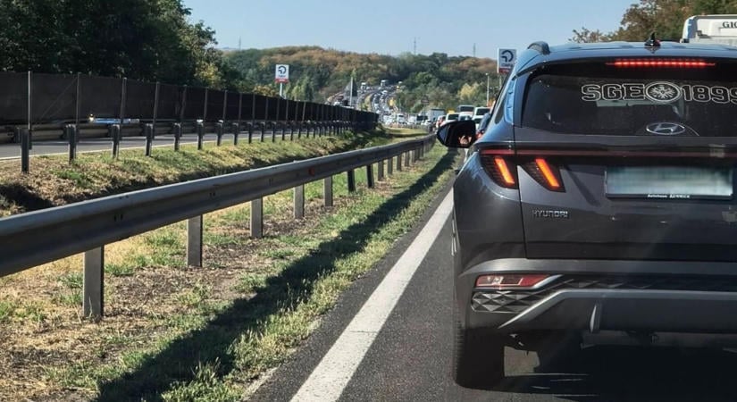 Egy baleset után több kilométeres a dugó az M7-esen Székesfehérvár térségében