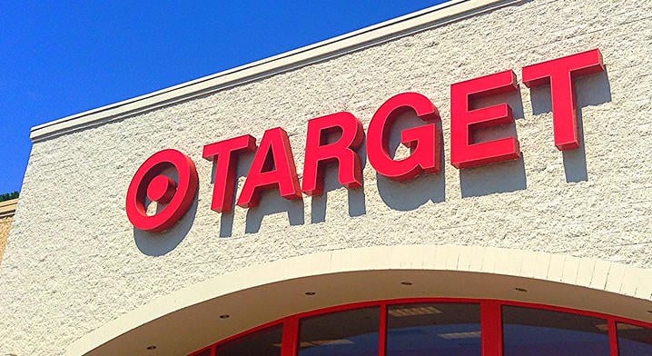 Egységes munkaruhával javítaná a vásárlói élményt a Kroger és a Target