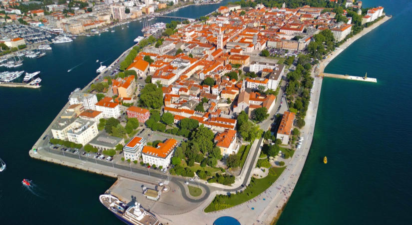 Elsodort a vihar négy turistát: egyikük holttestét megtalálták, társa tíz órát hánykolódott a tengeren