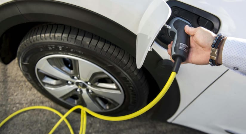 Még több mint 30 ezer hibridet kell átrendszámoztatni két hónapon belül