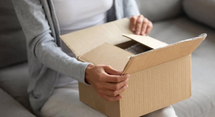Újabb csapás a külföldről rendelőkre: novembertől még többet kell fizetni a csomagokért