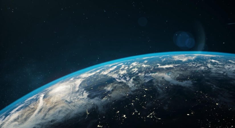 Rendkívüli mérföldkőhöz érkezett Rebecca Ferguson disztópikus sci-fi sorozata