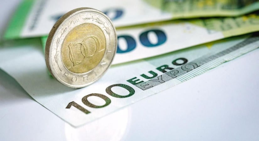 Vegyesen nyitott a forint kedden: Az euróval szemben kitart, a dollárral már küzd a pénzünk
