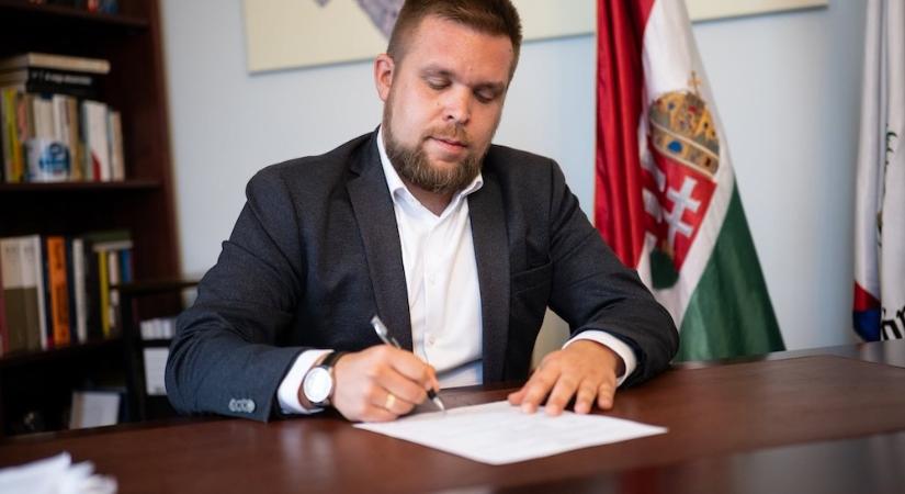 Pintér Bence aláírta a belépési nyilatkozatot: Győr kezdeményezte csatlakozását a Magyar Önkormányzatok Szövetségéhez