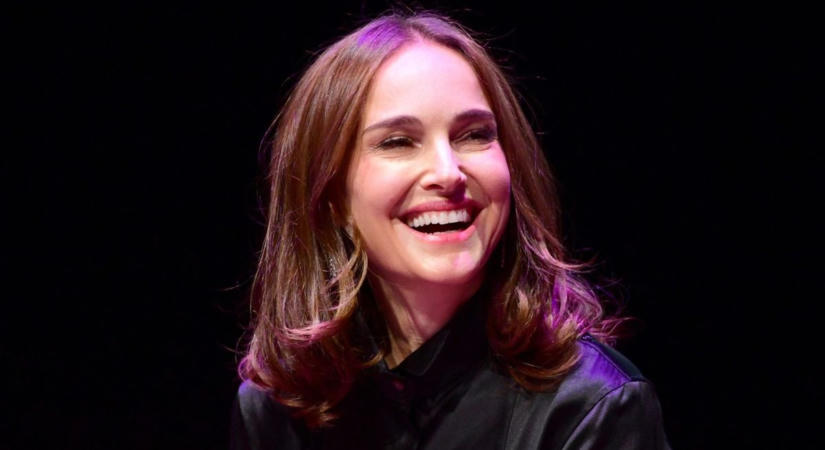 A 45 éves Natalie Portman megmutatta meztelen babapocakját: „Számolom a napokat, amíg találkozunk”