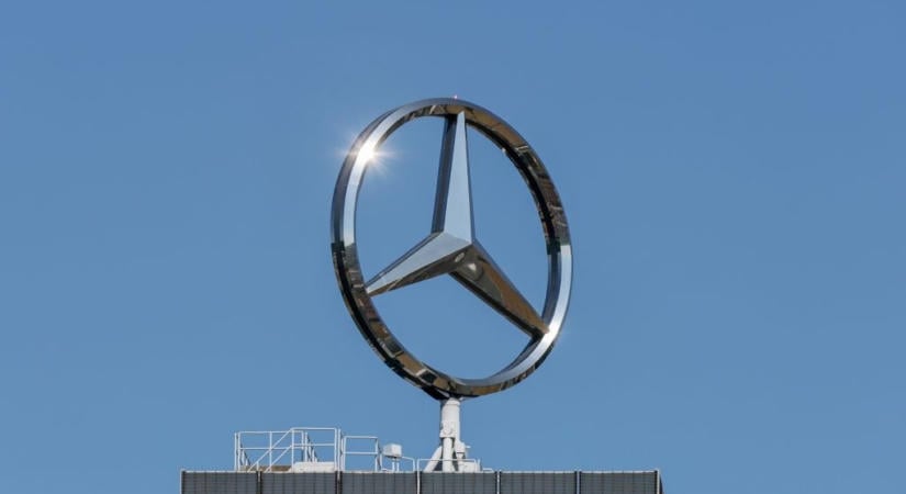 Elfogyott az egyik alkatrész, leállt a munka a Mercedes-gyárban