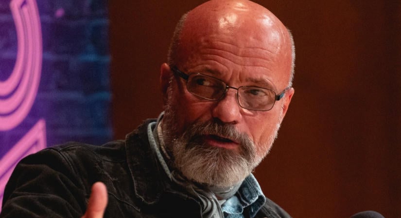 Interaktív előadássorozattal járja be Erdélyt Zacher Gábor