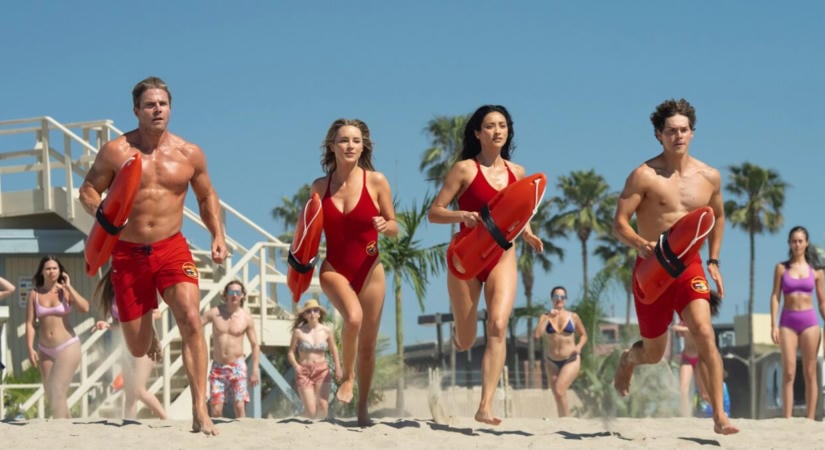 Bizsergető nosztalgiával, csodás testekkel és perzselő nyárral kényeztet az új Baywatch első előzetese