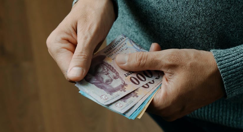 Több ezer forintot is spórolhatnak a nyugdíjasok: ezekben az üzletekben jár külön kedvezmény