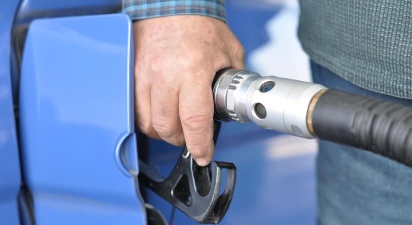 Valami furcsa történik a hazai üzemanyagárakkal