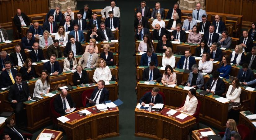 A vagyonvisszaszerzési hivatal felállításáról, a TEK megszüntetéséről és a tanárok jogairól is tárgyal a parlament