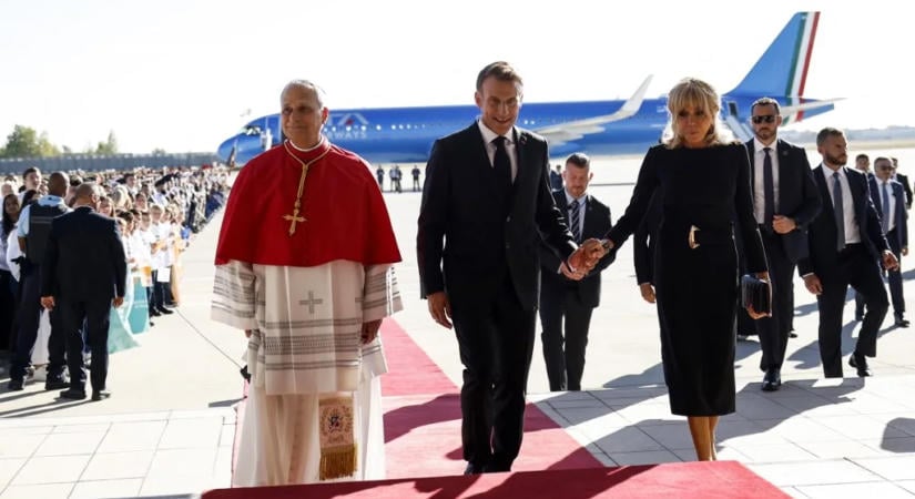 Franciaországba érkezett XIV. Leó pápa