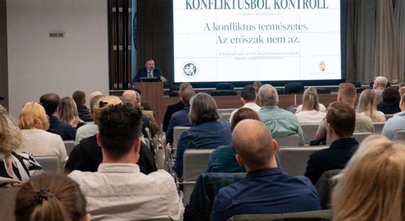 Szakmai fórumon egyeztettek a fogvatartotti konfliktusok megelőzéséről és az erőszakmentes kommunikációról