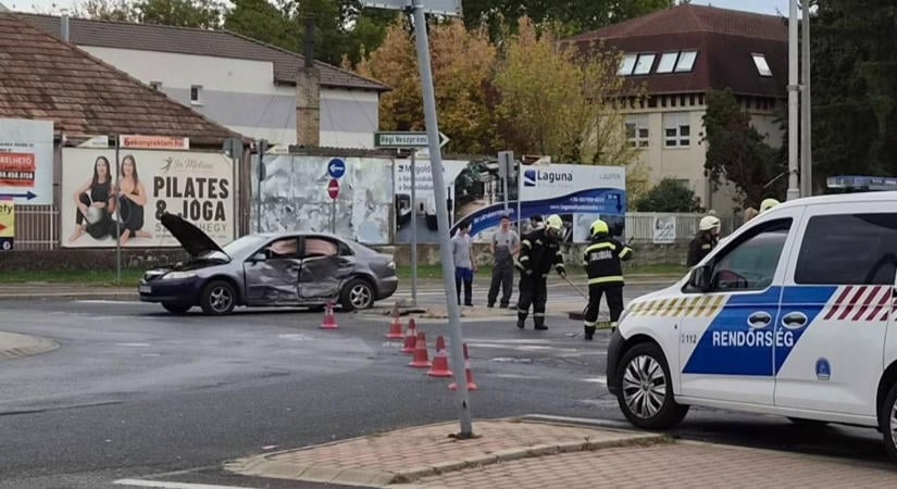 Helyszíni fotók a győri Szent Imre utcai balesetről