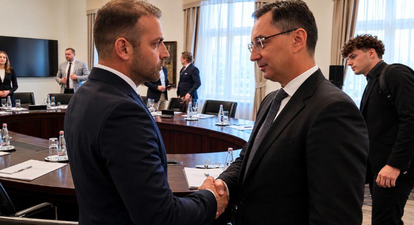 Tárkányi Pappot és Barcsát is szívesen látná egy kínai gyárban melózni