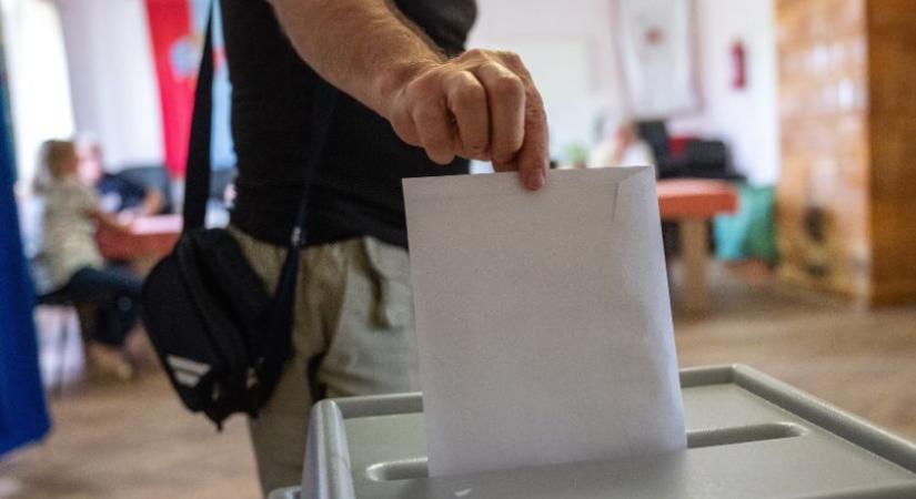 Április 12-ét a demokrácia napjává nyilvánítanák