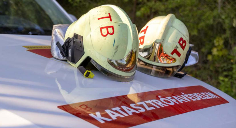 Katonai helikopterek is részt vesznek a dédestapolcsányi tűz oltásában