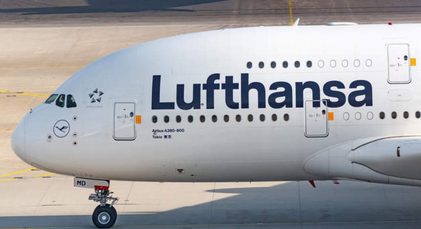 A kifutópálya előtt földet ért egy Lufthansa-gép Münchenben