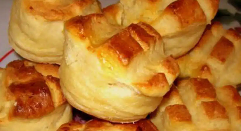 Pillekönnyű, vajpuha krumplis pogácsa recept