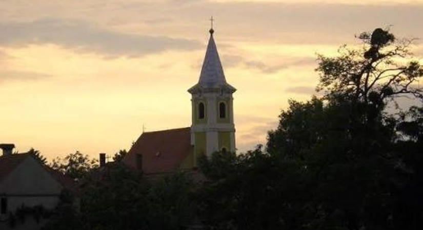 Falunapot rendeznek Kisfaludon, Tihanyi Tóth Csabával