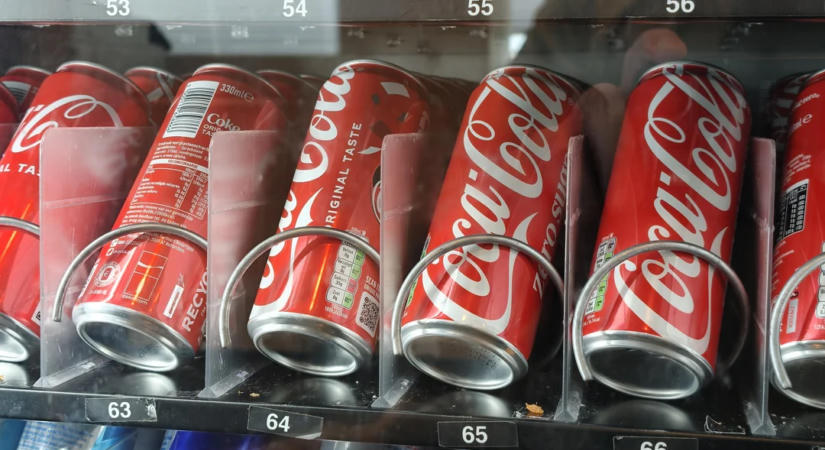 Ezért hasonlít erősen a Coca-Cola Zero új csomagolása a klasszikus Coca-Coláéra, nem véletlen változtattak rajta