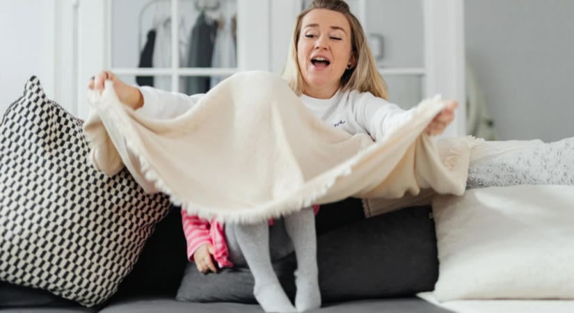 Ősszel újra előkerülnek a plédek: így frissítsd fel őket mosás nélkül