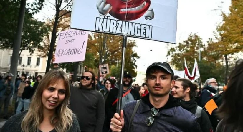 Tízezrek vonultak utcára Bécsben: az egyetemek finanszírozása miatt tüntettek a diákok