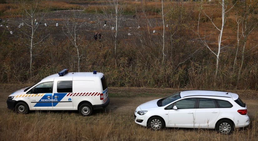Robbanószerek kerültek elő a kiszáradt tómederből, fel kellett függeszteni az önkéntes szemétgyűjtést – galériával