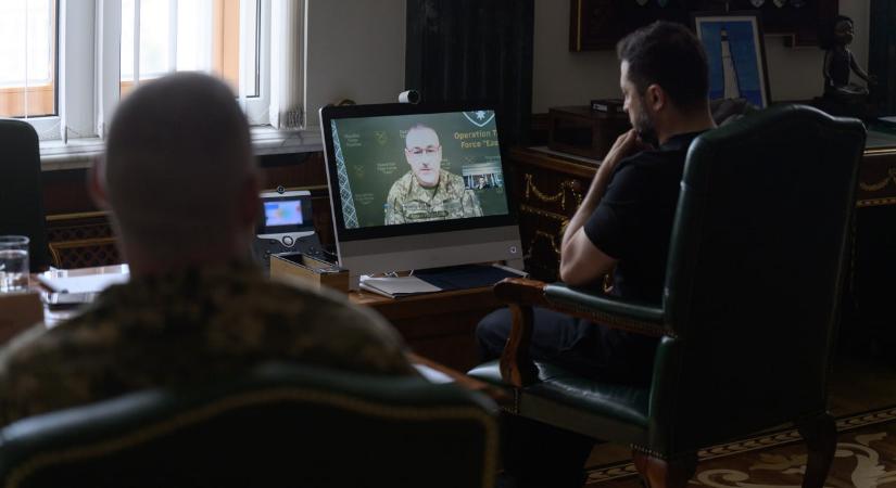 Zelenszkij a Donyecki megye elleni orosz támadások elleni döntésről tárgyalt az ottani parancsnokkal