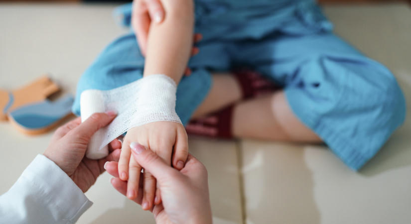 A horzsolásra hintőport kell szórni. Igaz vagy hamis? – Teszteld a sebkezelési tudásod!