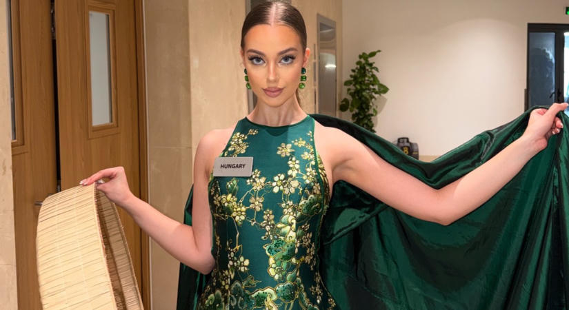 Borzalmas betegség hátráltatja a Miss Worldön a magyar szépségkirálynőt, Végvári Jankát – így kell a kifutóra lépnie – videó