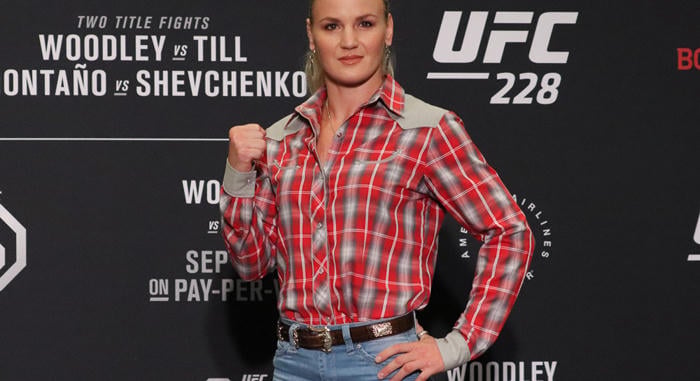 Valentina Shevchenko edzője elárulta, milyen sérülés miatt mondott le 'Bullet' a légsúlyú övről
