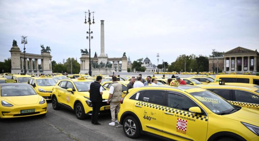 Megszűnik a taxik 5 perces díjmentes áthaladási lehetősége Ferihegyen a repülőtéri parkolókban