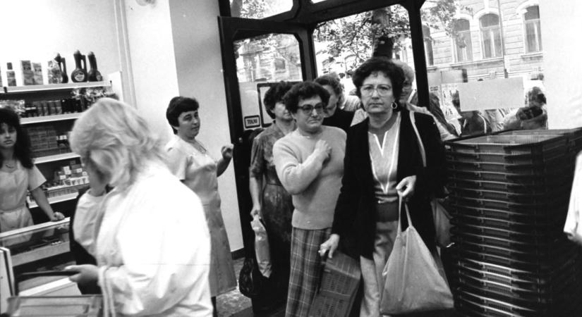 Így nyitott meg 1987-ben a kultikus kisáruház: időutazás a Noszlopy utcába
