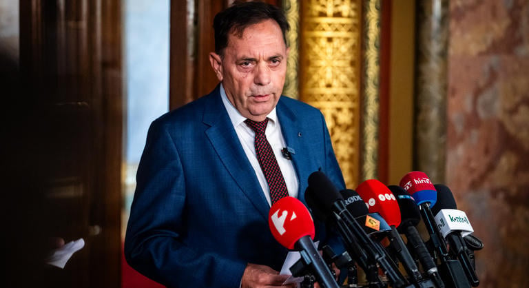 „Ha lehet, akkor végeztessen is ki” – üzent Pócs János Magyar Péternek, miután felfüggesztették a mentelmi jogát
