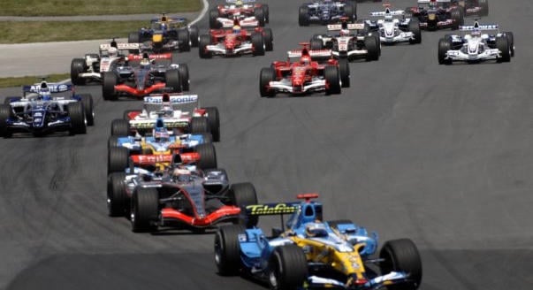 Jönnek a V8-asok: az első részletek az új F1-es motorformuláról