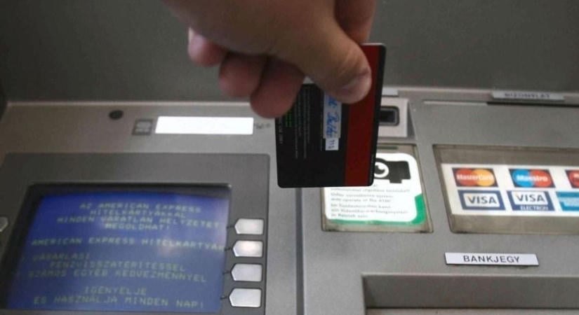 Nekidurálta magát a forint, az OTP is emelkedéssel próbálkozik