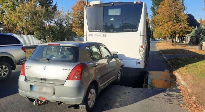 Busz is érintett volt a nyíregyházi balesetben, autóval ütközött